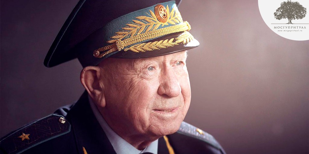 Великий космонавт Алексей Леонов